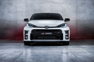 Kizárólag benzinvérűeknek: megérkezett a Toyota városi versenyautója